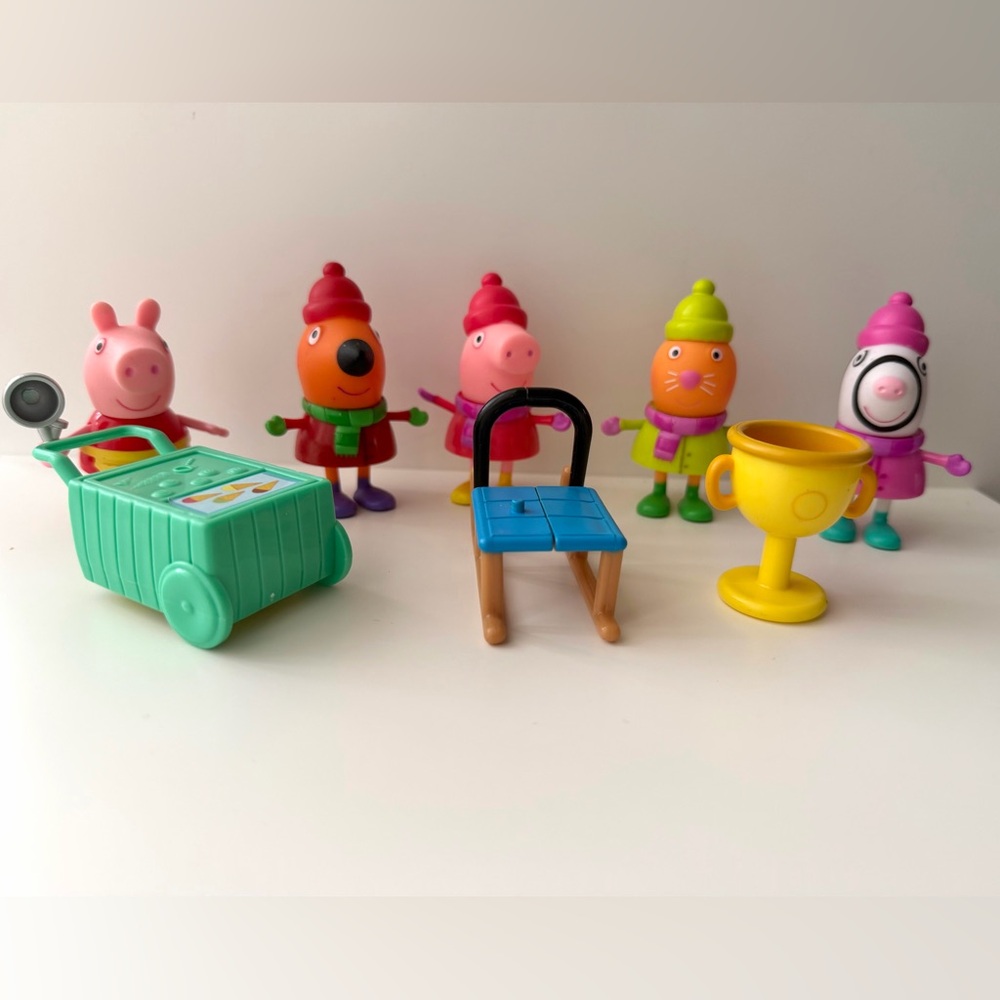 Peppa Pig and Friends 5 Figure Toy Lot w/ Accessories